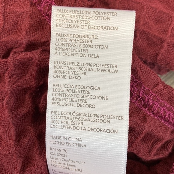 Urban Outfitters BDG Kas Sherpa Pieced
Oversized Pullover Sweatshirt Plum/Purple - Picture 15 of 16